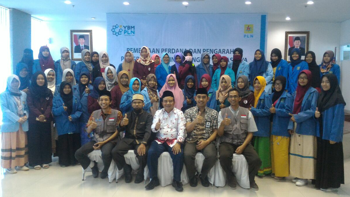 Puluhan Mahasiswa Pekanbaru Terima Beasiswa