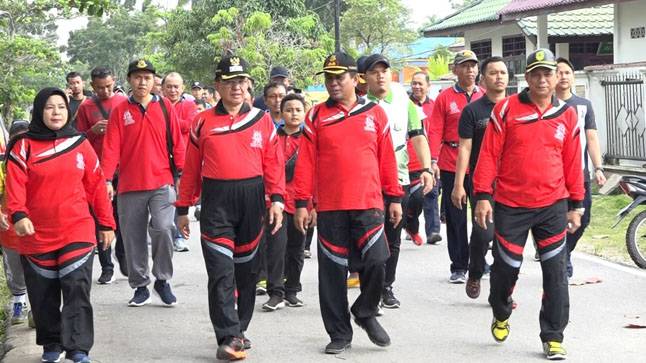 Meriahkan Hari Bhakti Adhyaksa Ke - 59, Bupati Inhil Ikuti Jalan Santai