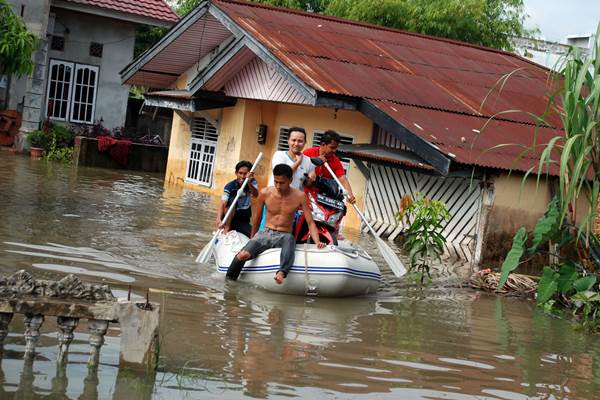 Debit Air Naik, Banjir Di INHU Makin Mengerikan