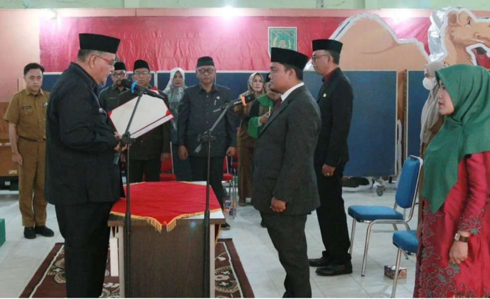 Sekda Inhil Lantik 3 Pejabat Administrator dan Pengawas Di Lingkungan Disdukcapil