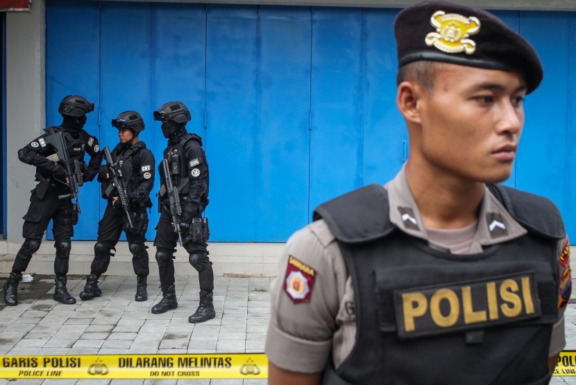 Polisi Geledah Rumah Terduga Teroris di Cianjur