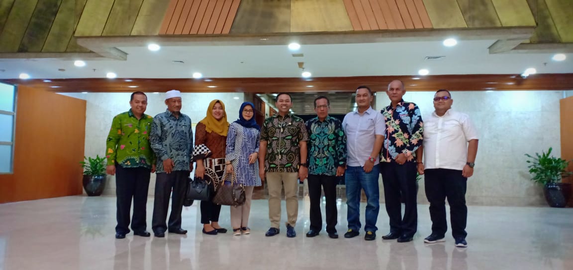 Terima Rombongan DPRD Inhil, Abdul Wahid Dorong Perda Pesantren