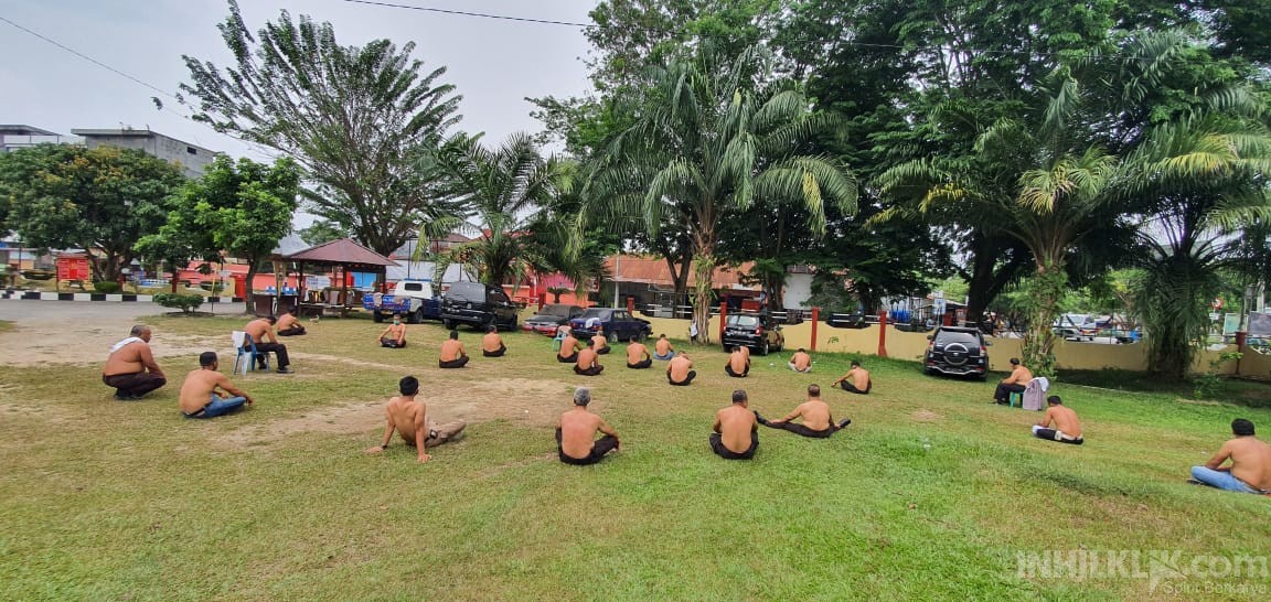 Tangkal Covid-19, Personil Polsek Galang “Berjemur”