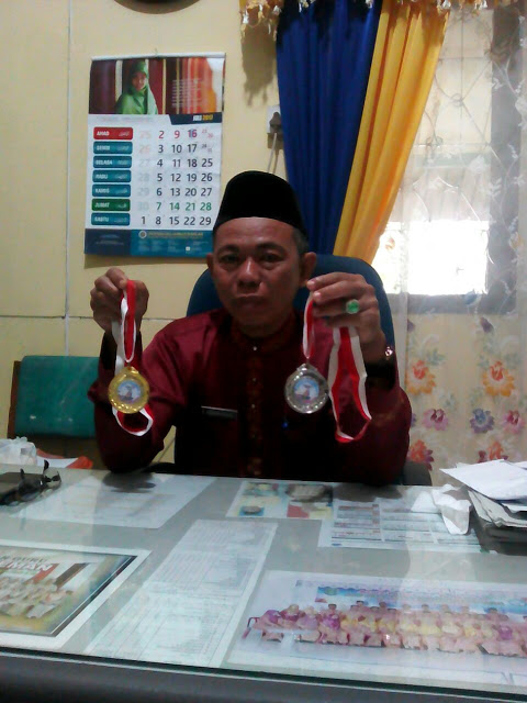 Kepala SMAN 1 Kateman : 