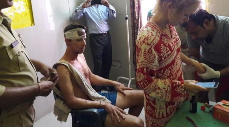 Astaga! Tolak Ajakan Foto, Pasangan Asal Swiss Dipukuli oleh Sekelompok Pemuda di India