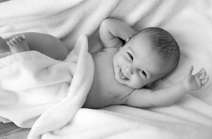 Tips Nyaman Membawa Bayi Saat di Pesawat
