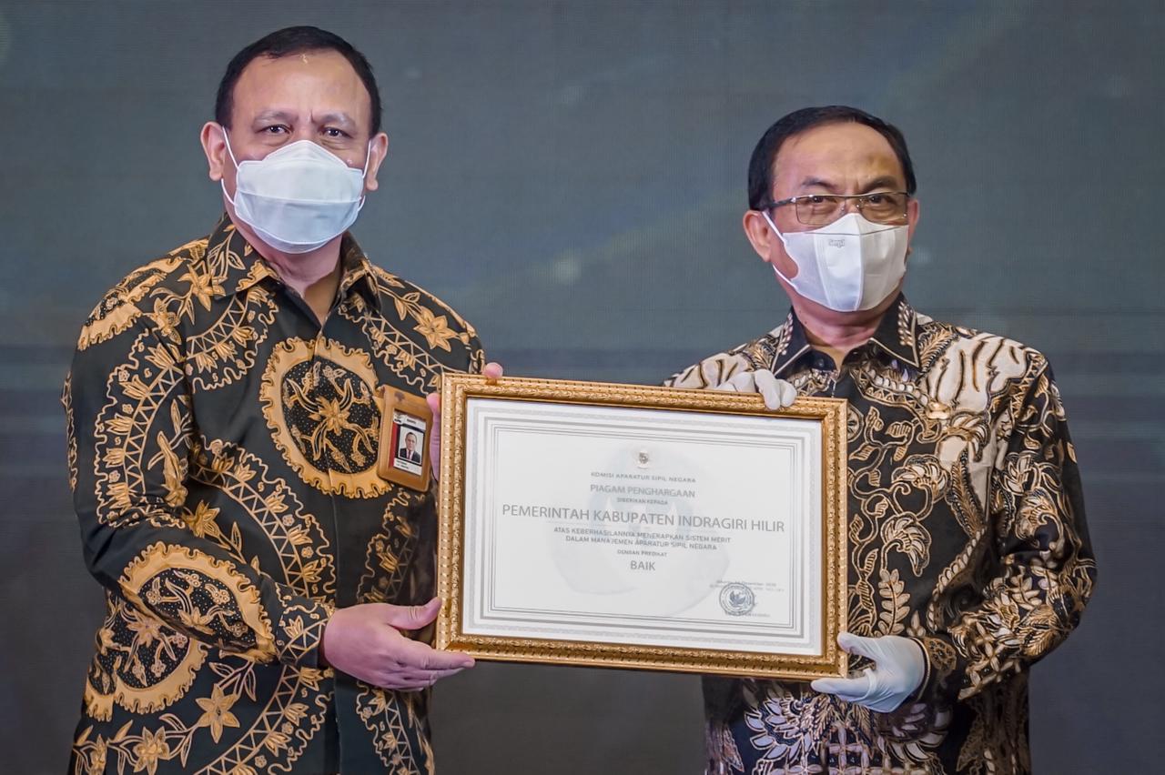 Perdana, Pemkab Inhil Terima Penghargaan Sistem Merit