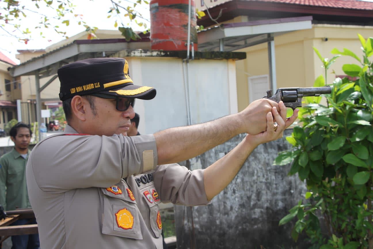 Jaga Profesionalisme Personil Dalam Tugas, Kapolres Bengkalis Gelar Latihan Menembak Secara Rutin