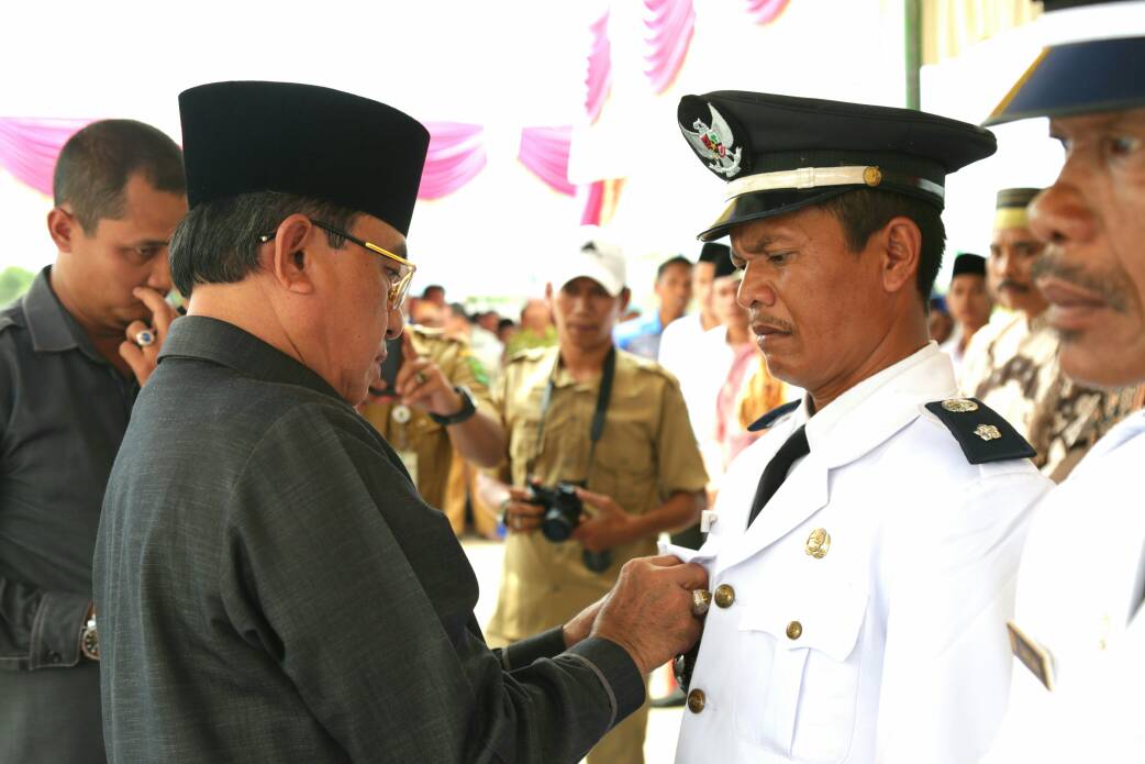 Bupati Inhil Lantik 2 Kepala Desa Sekaligus di Pulau Burung