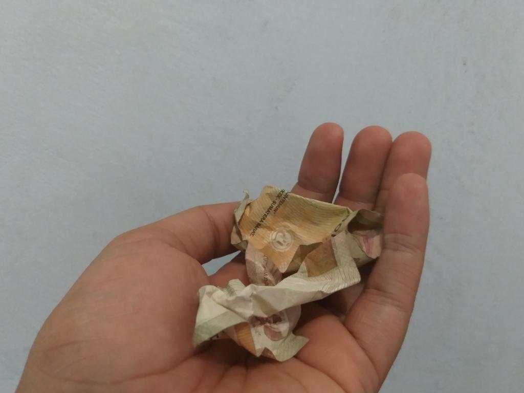 Remas Uang Rupiah, Siap-Siap di Denda Rp1 Miliar