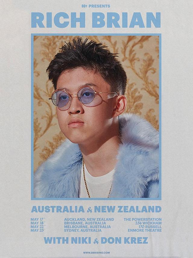 Tak Seperti Young Lex, Rich Brian Dipuji Setelah Minta Maaf pada Fans K-Pop