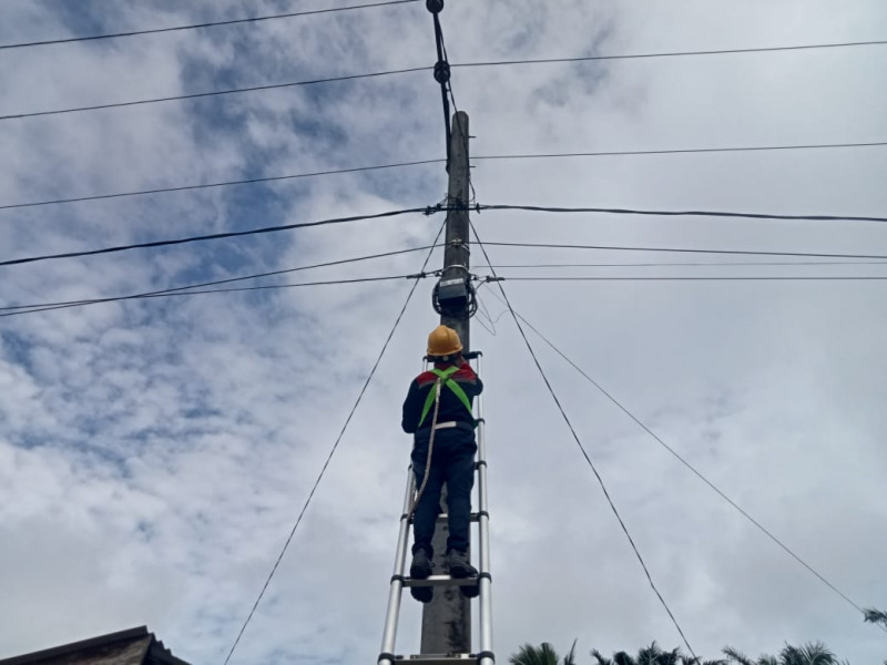 PLN Icon Plus Sumbagteng Segel dan Rapikan Jaringan FO Ilegal