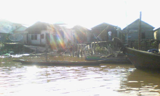 Diterjang Longsor, Satu Rumah Hanyut di Desa Sungai Buluh, Inhil