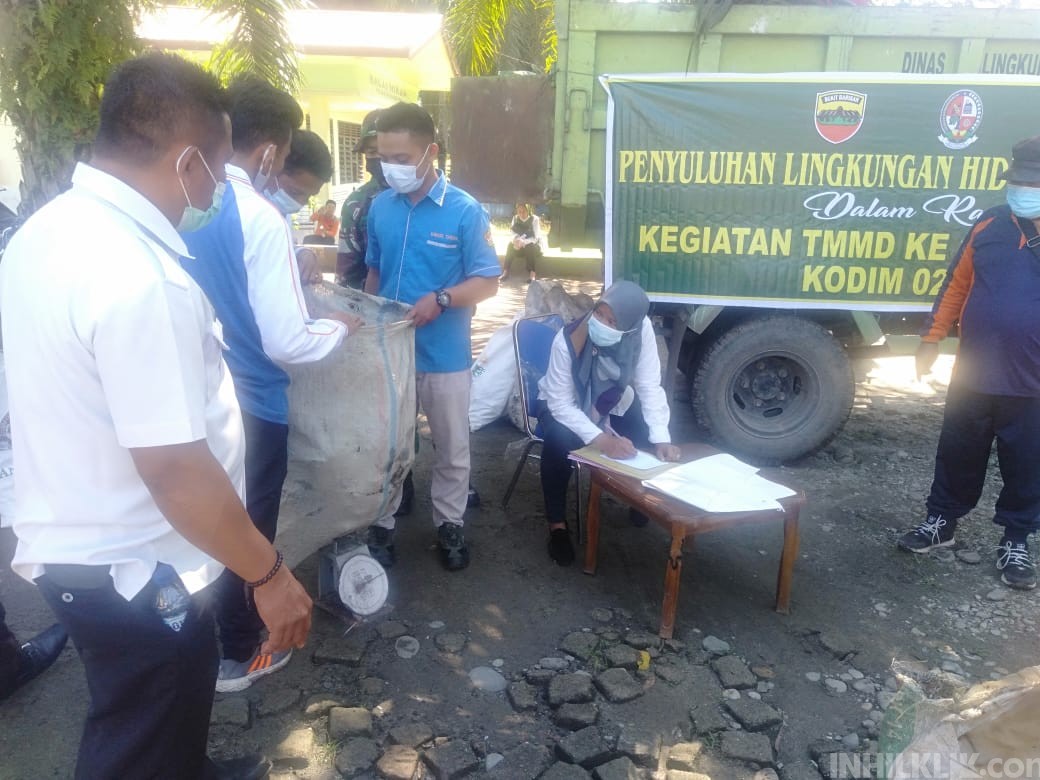 Satgas TMMD ke-111 Kodim 0204/DS Edukasi Warga Bijak Kelola Sampah