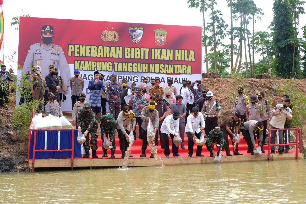 Kabaharkam Polri Apresiasi Keberhasilan Program Jaga Kampung Polda Riau