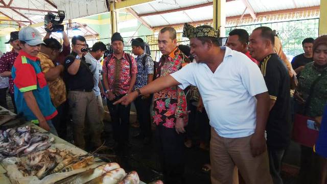 Syamsuar Serahkan Formulir Cagub ke Dua Partai