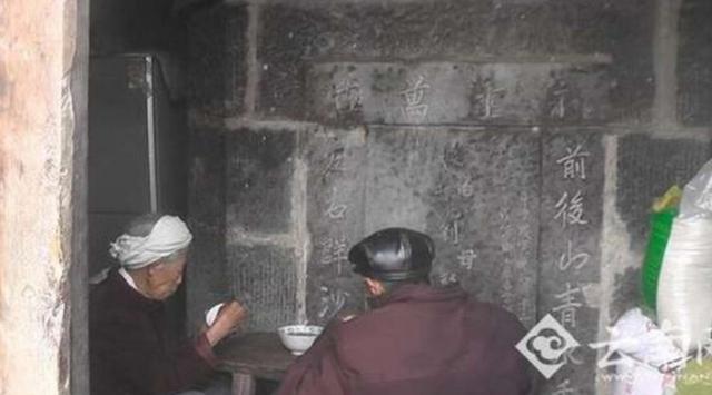 Lansia Pilih Bangun Makam di Dalam Rumah Sendiri, Alasannya Miris...