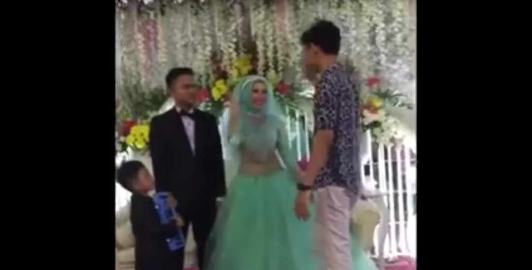 HARU BANGET! Pria dengan Tegar Hadiri Pernikahan Mantan Pacar