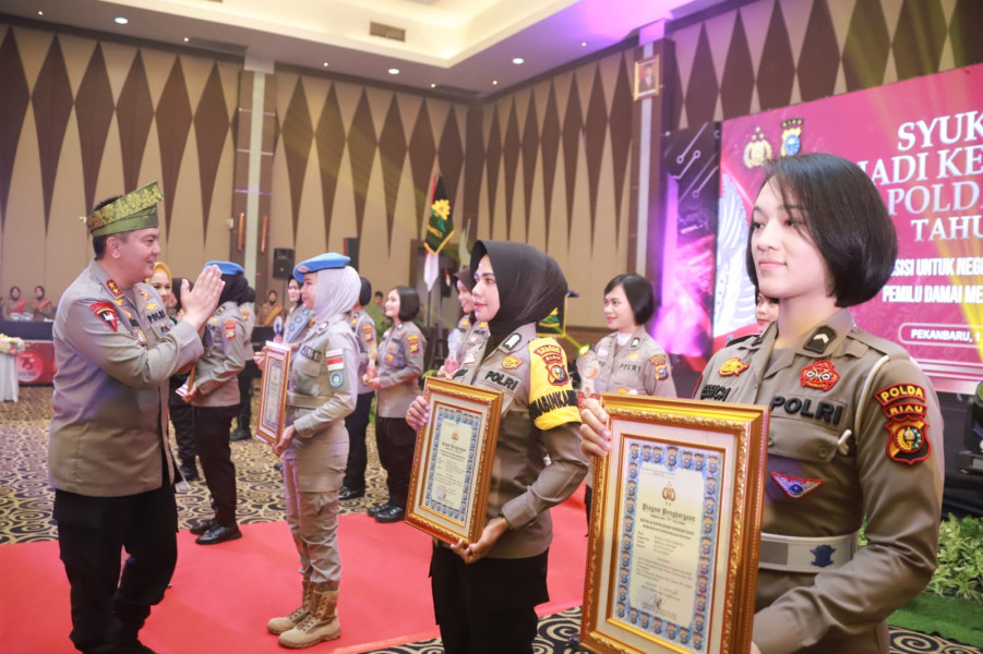 691 Polisi Wanita Terima Penghargaan dari Kapolda Riau di Hari Peringatan Polwan
