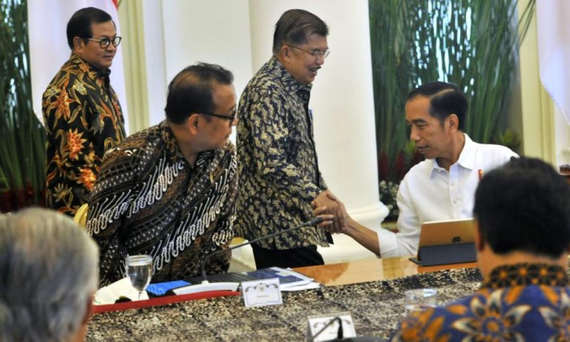 Presiden Jokowi Instruksikan Stop Impor Barang Tak Strategis