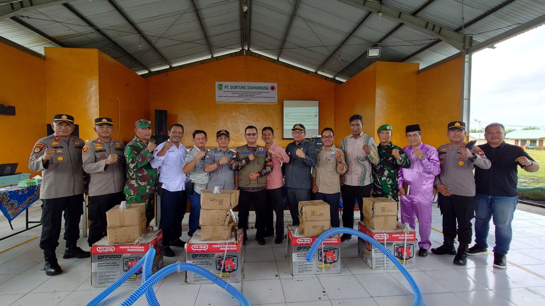 PT Guntung Idamannusa Berikan Batuan Alat Damkar untuk Empat Desa