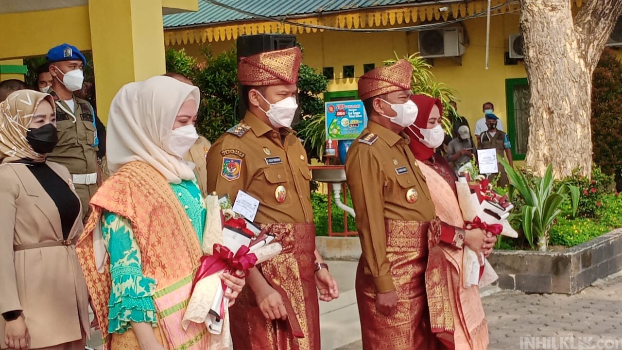 Penyematan Tanjak dan Sampin Sambut Hari Pertama Bupati dan Wakil Bupati Sergai 2021-2024