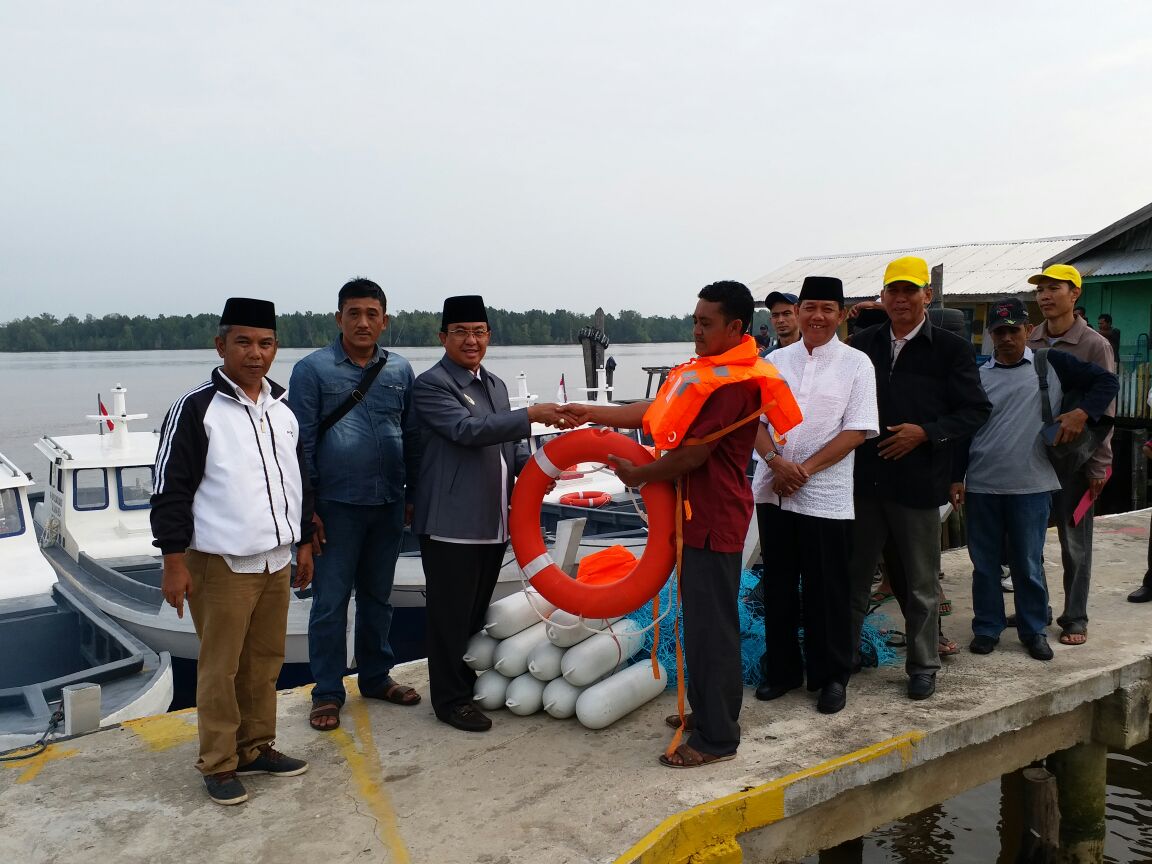 Nelayan Lokal Inhil Dapat Bantuan 10 Unit Kapal