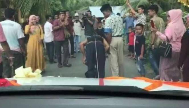 Demi Cinta, Pria Aceh Tarik Mobil Kekasihnya Pakai Rambut
