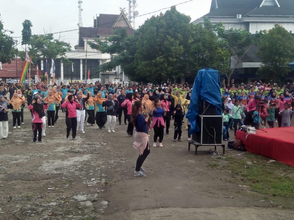 Polsek KSKP Tembilahan, Pelindo, KKP, KSOP dan Bea Cukai Berbagi Doorprize saat Olahraga Senam Bersama