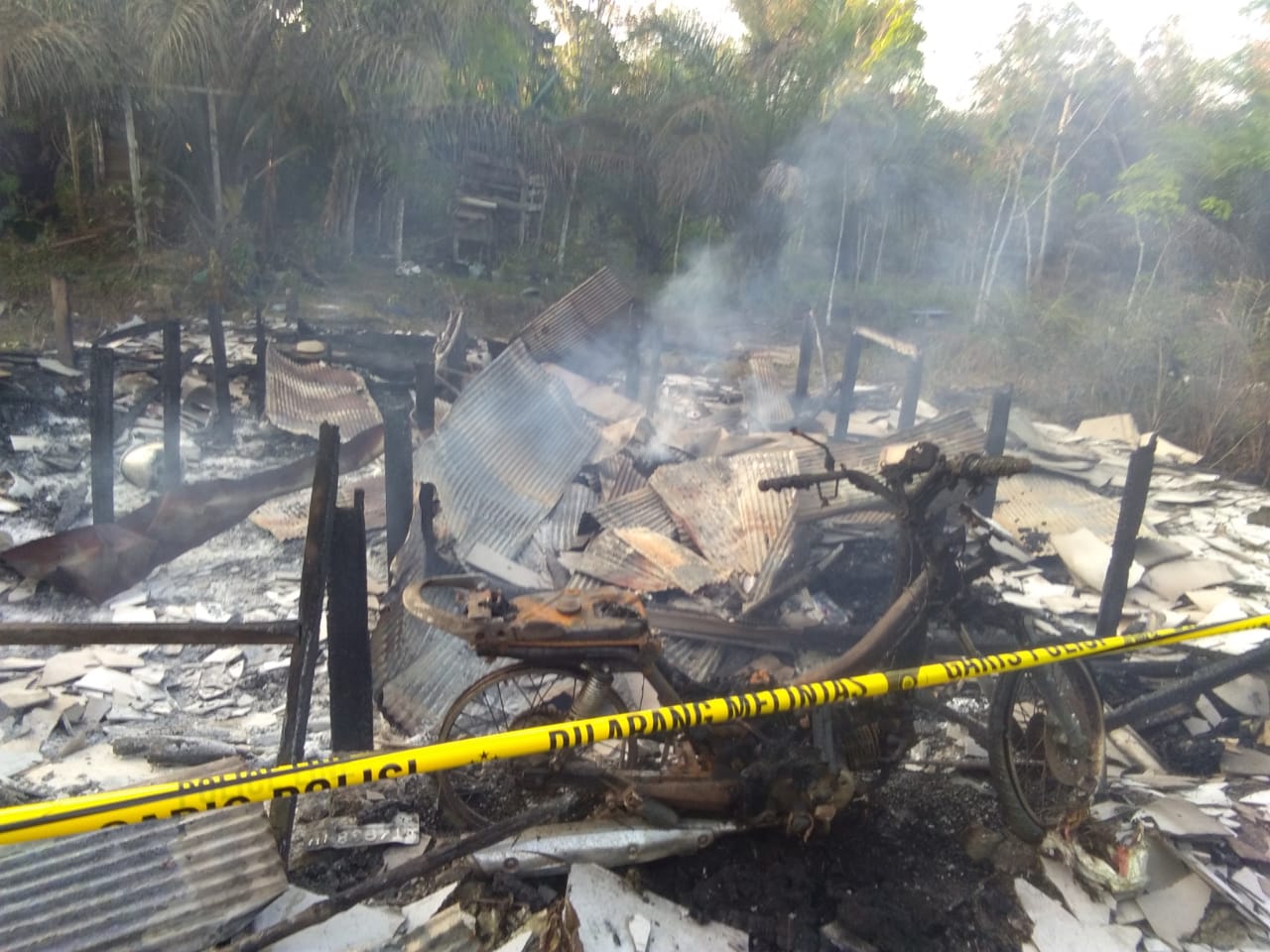 Rumah Trio Habis Terbakar,Ayo Bantu Rio!