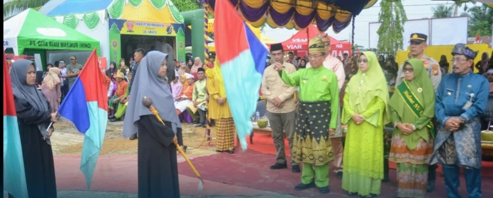 Bupati Inhil Resmikan Pembukaan Bazar dan Pawai Ta'aruf di Kempas