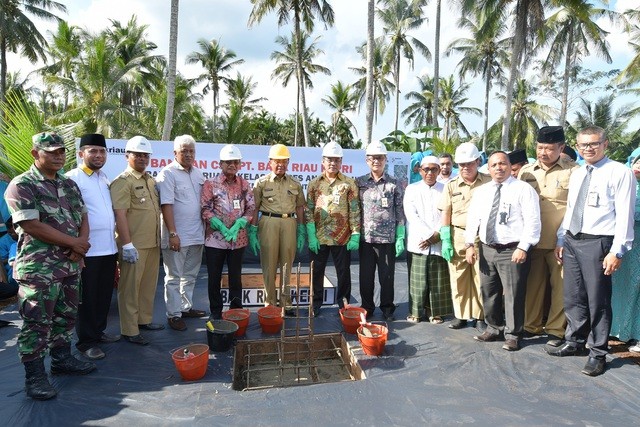Salurkan CSR, Bupati Wardan Minta Perusahaan di Inhil Tiru Bank Riau Kepri