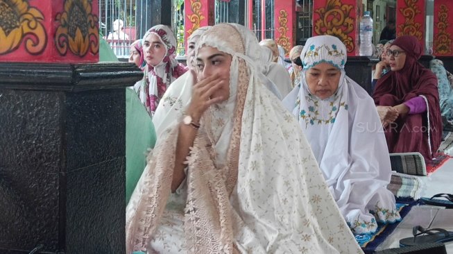 Dikabarkan Pindah Agama, ini Kata Ayah Vanessa Angel