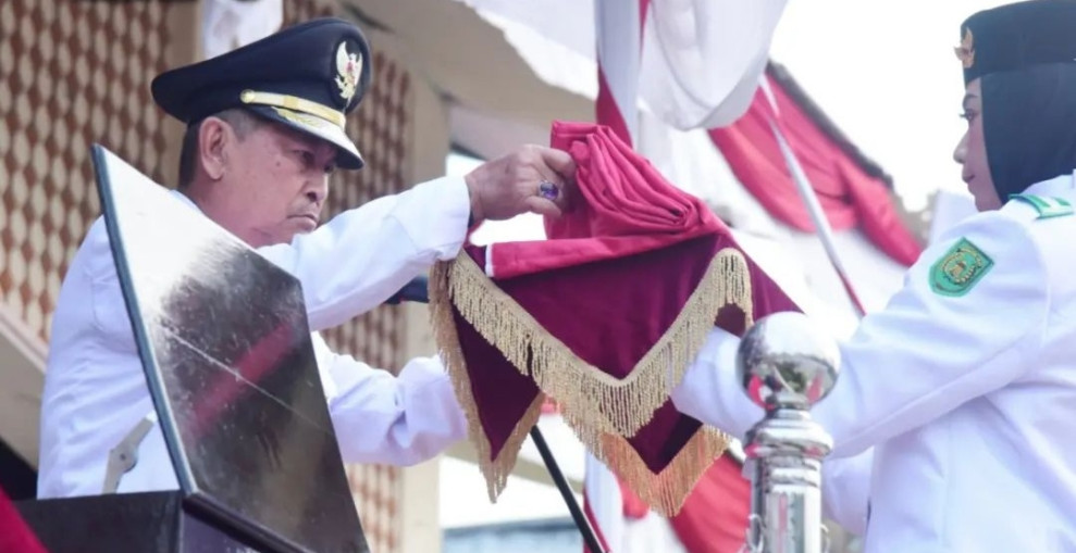 Wabup Inhil Pimpin Upacara Penurunan Bendera HUT RI ke-78