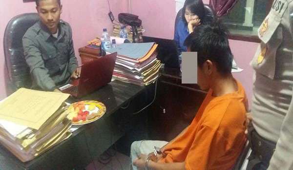 Tak Tahan 'Puasa' Karena Istri Habis Melahirkan, Pria ini Panjat Anak Tiri