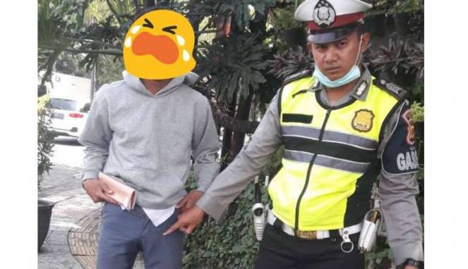 Pelajar Ini Ngompol di Celana Karena Takut Ditilang