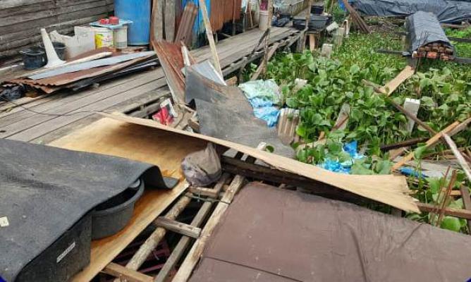 Puting Beliung di Tembilahan Hulu Porak Porandakan Rumah Warga