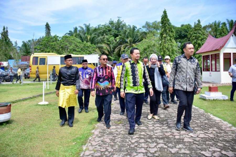 Komisi V DPR RI Tinjau Kawasan Candi Muara Takus dan Danau Rusa di Kampar