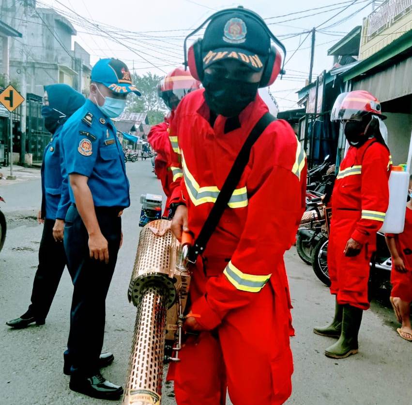 Personil Damkar Inhil Ikut Berperang Melawan Pandemi Covid 19