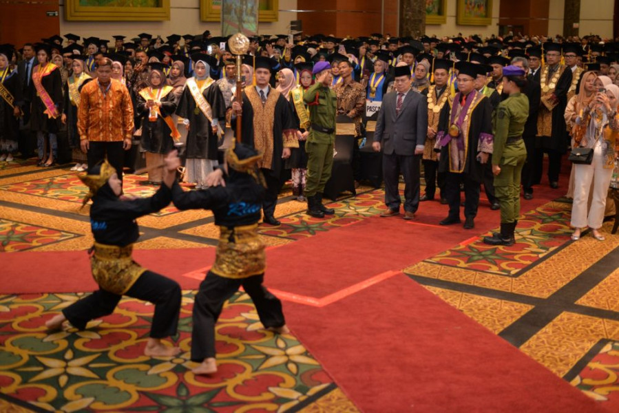 Ragam Budaya Indonesia Tersaji di Wisuda Unilak 67, Ada Tari Tor dan Randai