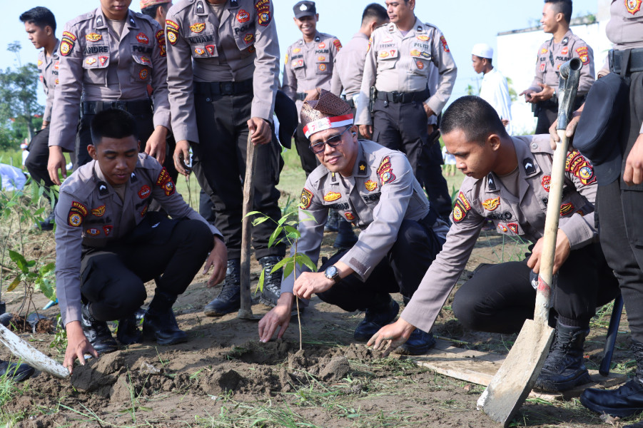 Lestarikan Negeri, 4 Ribu Pohon Ditanam Polres Inhil