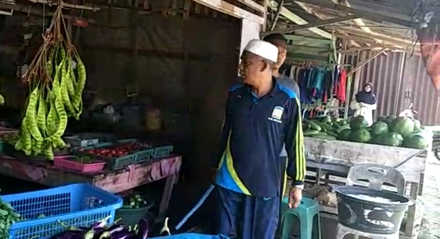 Lihat Warung Buka saat Azan Berkumandang, Wakil Bupati ini Ngamuk Besar