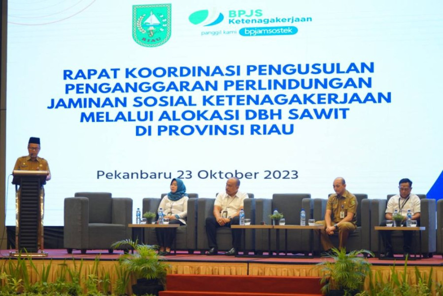 Bahas Perlindungan Jamsostek Melalui DBH Sawit, Pemprov Riau Harap Tahun Ini Selesai