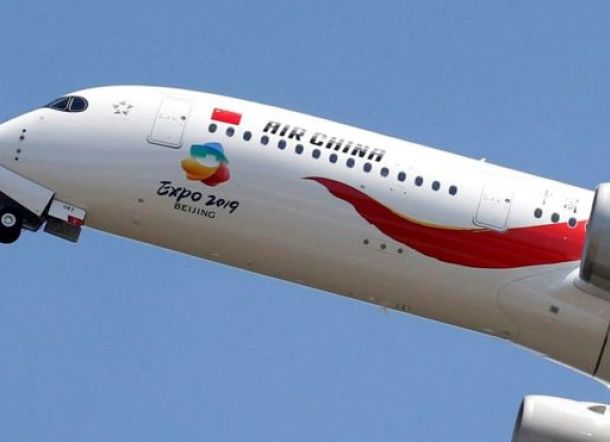 Dua Pilot Air China Dipecat Terkait Insiden Vaping di Pesawat