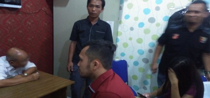 Dokter dan Mahasiswi Cantik ini Digelandang ke Kantor Polisi Setelah Tercyduk Aborsi