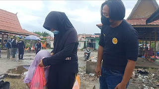 Mahasiswa KKN Unisi Bagikan Masker Kepada Masyarakat