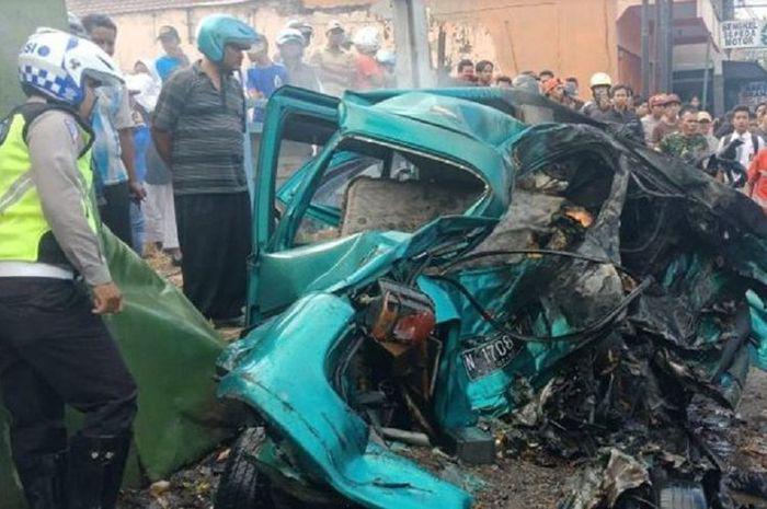 Petaka Daihatsu Espass, Korban Lemas Perlahan Terbakar di Kabin, Tiga Orang Tewas