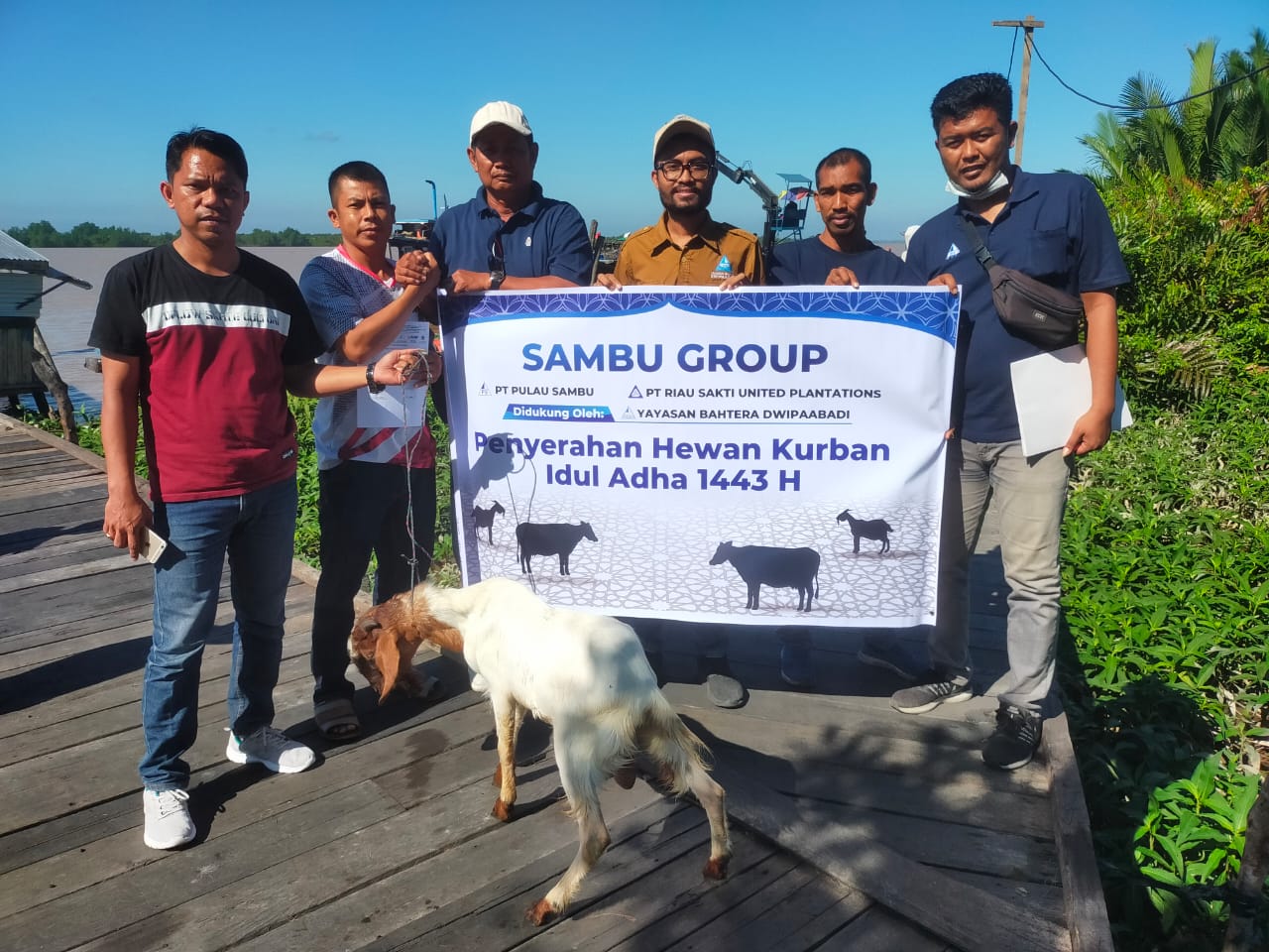 Sambu Group Salurkan Hewan Kurban 6 Ekor Sapi dan 14 Ekor Kambing