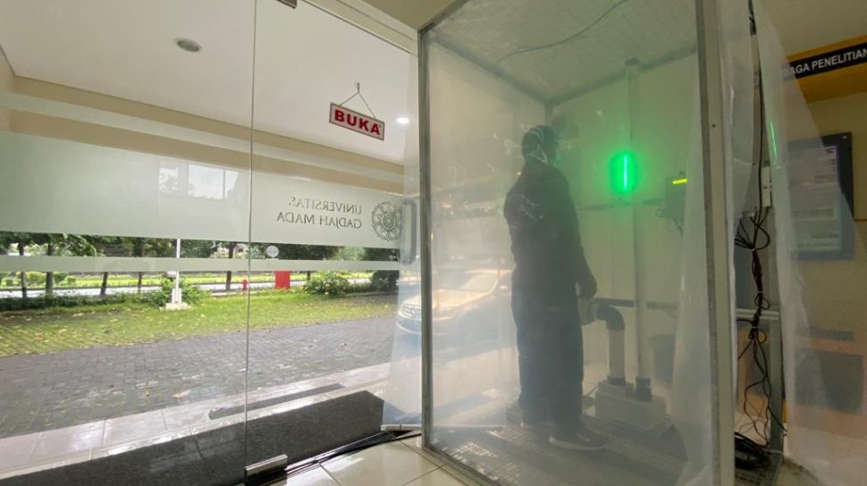 Menyemprotkan Disinfektan ke Seluruh Tubuh Bahayakan Kesehatan
