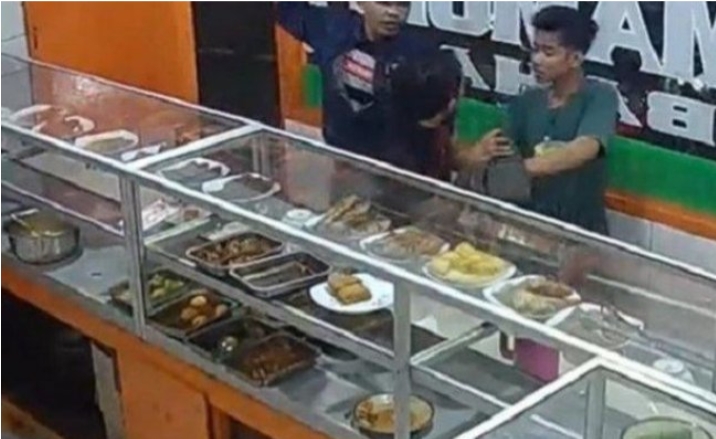 Warganet Dibikin Heboh, Pelanggan Warteg Dirampok